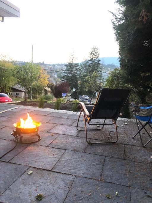 Bright Private Suite Near Departure Bay Beach Nanaimo Bagian luar foto