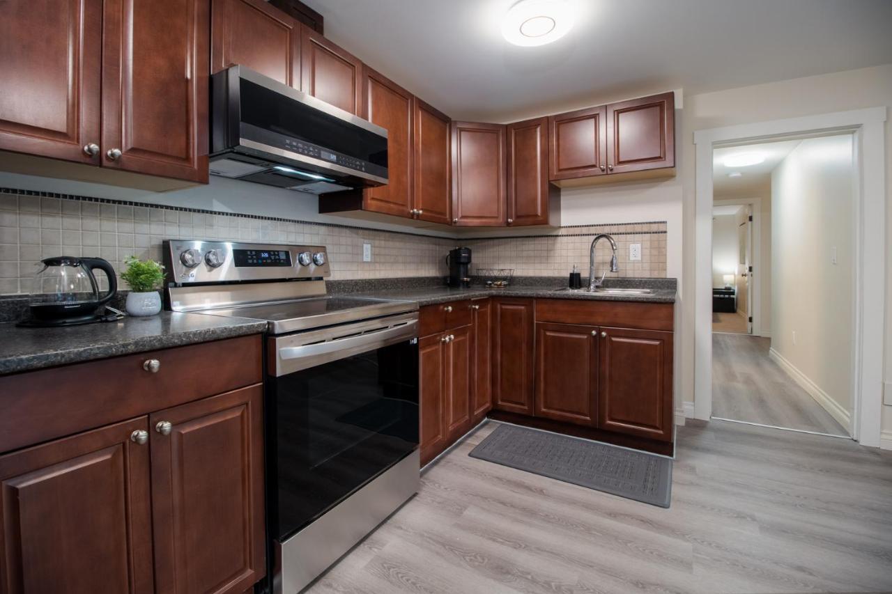 Bright Private Suite Near Departure Bay Beach Nanaimo Bagian luar foto