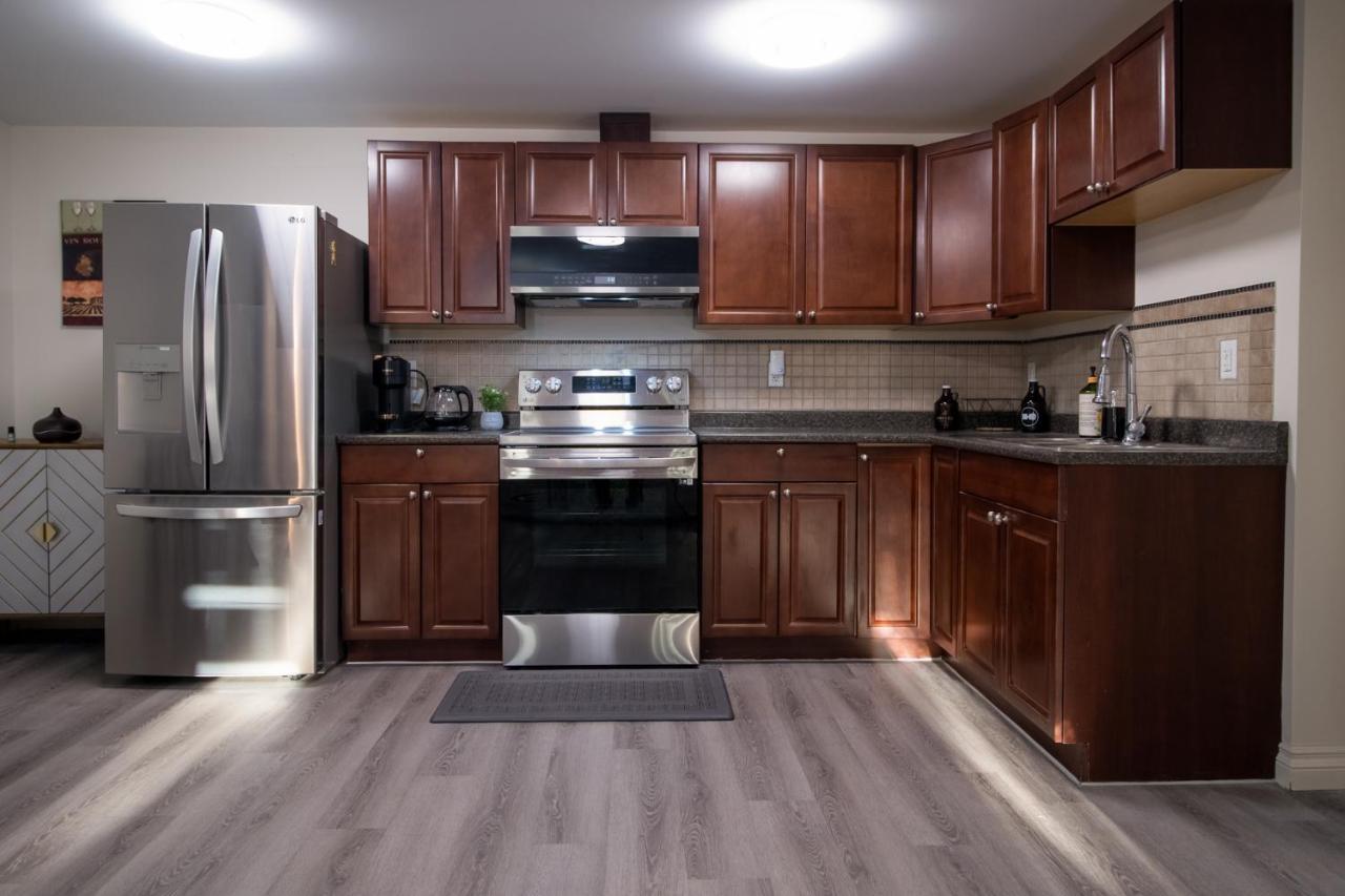 Bright Private Suite Near Departure Bay Beach Nanaimo Bagian luar foto