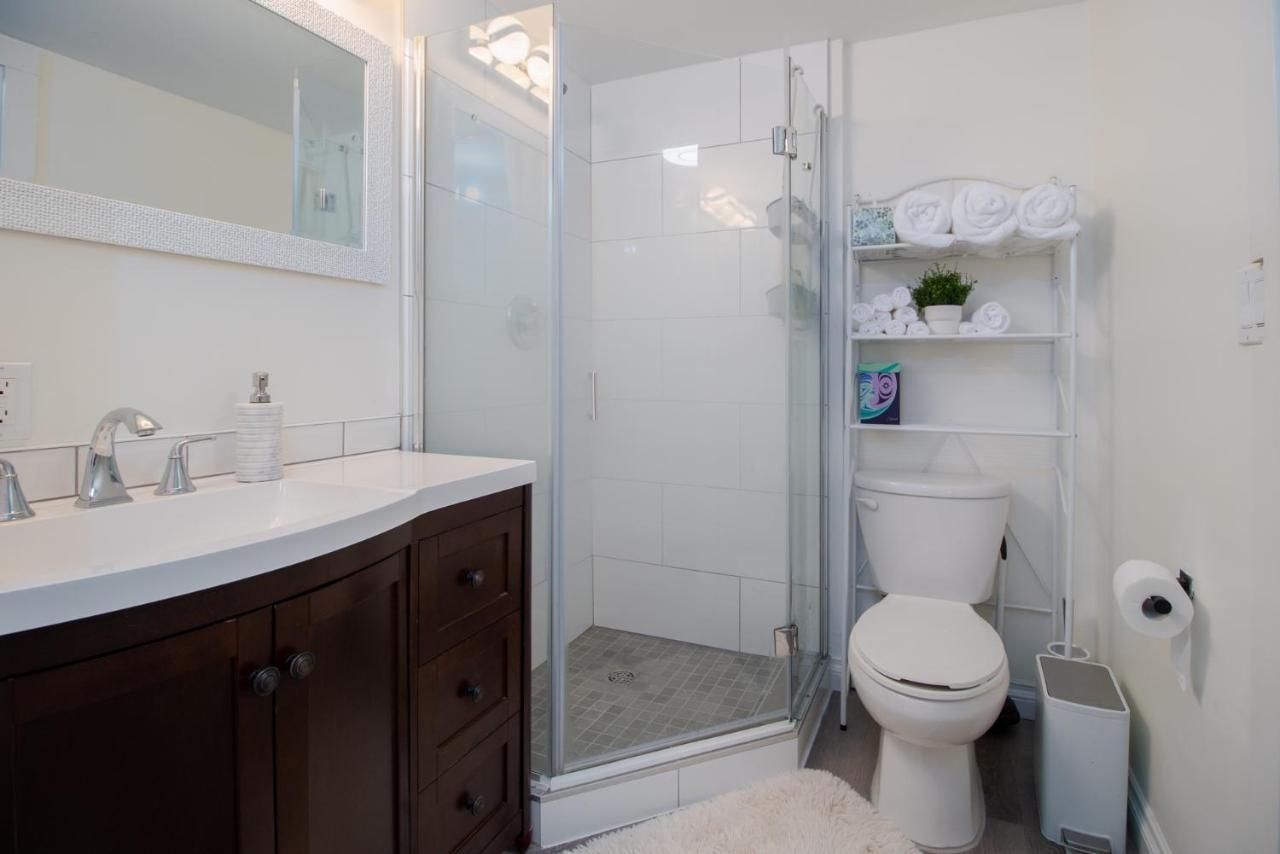 Bright Private Suite Near Departure Bay Beach Nanaimo Bagian luar foto
