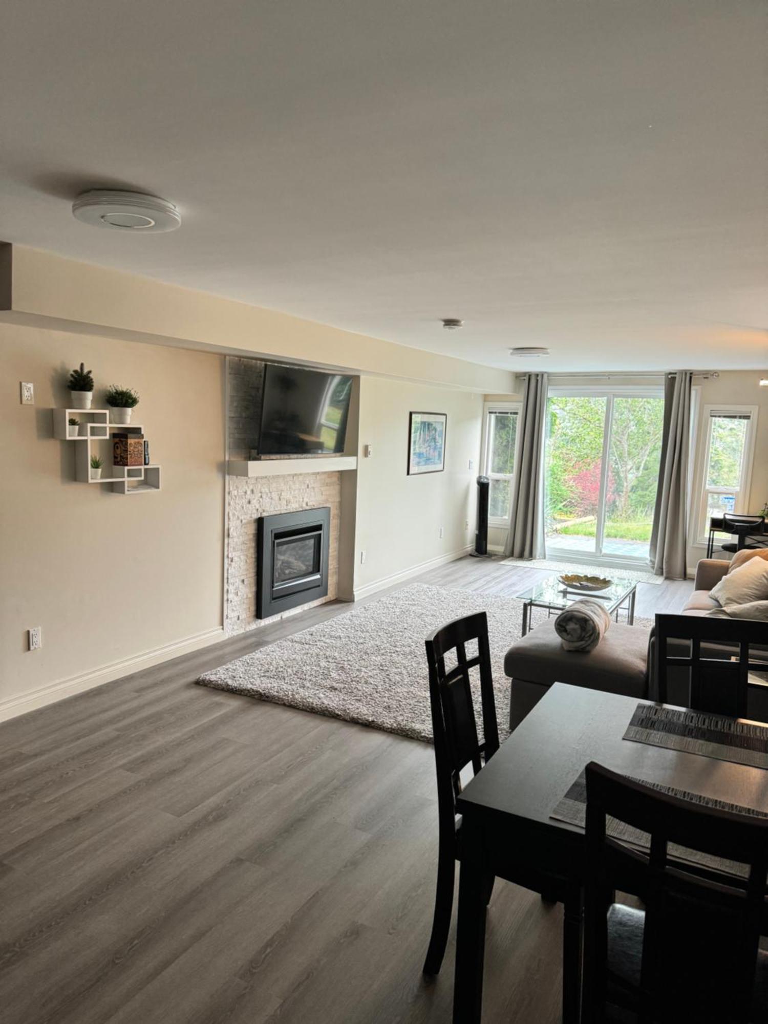 Bright Private Suite Near Departure Bay Beach Nanaimo Bagian luar foto